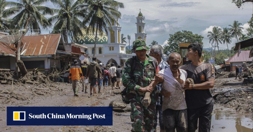 34 tewas di Indonesia, 16 hilang, setelah Sumatera dilanda banjir, material vulkanik