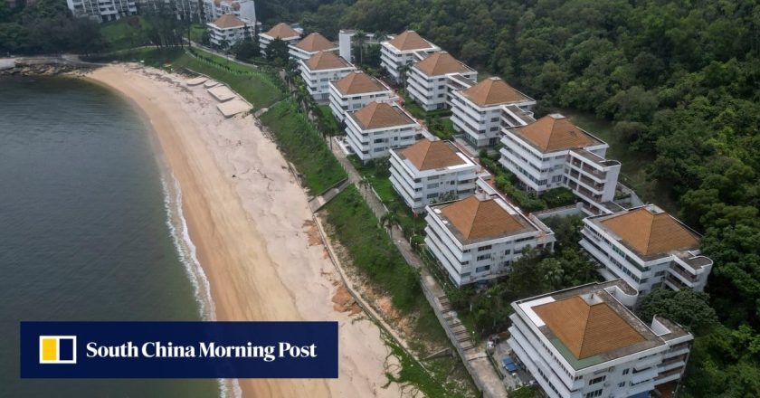 Perkebunan tepi pantai terpencil memikat penduduk yang mencari kehidupan yang tenang di Hong Kong. Sekarang mereka mengatakan masuknya pekerja impor telah menghancurkan ketenangan