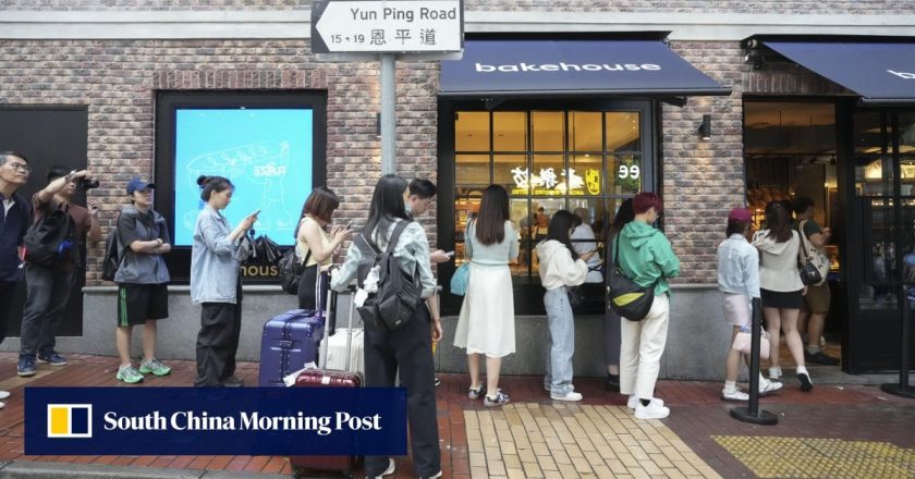 Toko roti Hong Kong mengincar pasar Cina daratan karena bea cukai yang lebih cepat memudahkan jalur untuk mengirim croissant, kue tar telur, dan camilan segar lainnya