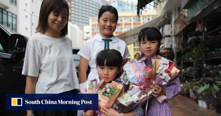 Warga Hong Kong merayakan Hari Ibu dengan perjalanan ke spa dan prasmanan Shenhen, sementara yang lain menikmati dim sum dan berbelanja di pasar bunga Mong Kok