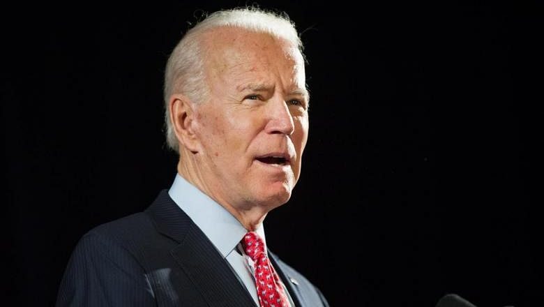 Demokrat Joe Biden menangani kiri, mendukung rencana kebangkrutan Warren dengan keringanan pinjaman mahasiswa