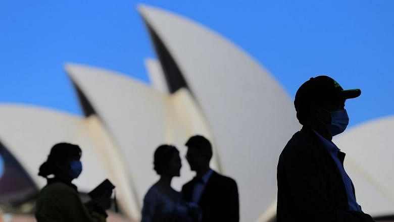 Australia meningkatkan penguncian untuk memerangi penyebaran virus korona