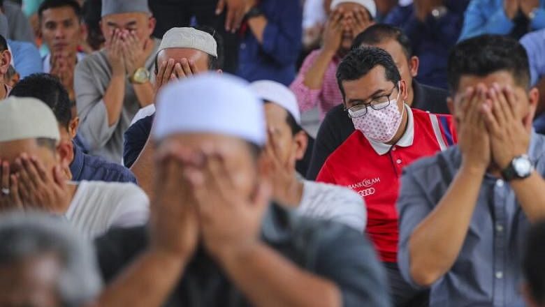 Malaysia melaporkan 190 kasus virus corona baru, sebagian besar terkait dengan acara masjid